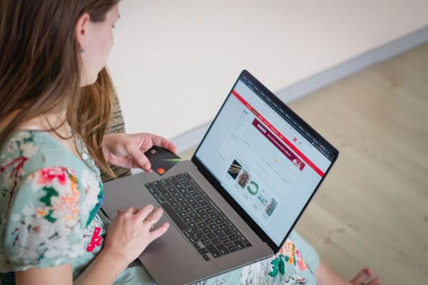 Comment évaluer la rentabilité d'un site internet avant de l'acheter : guide complet