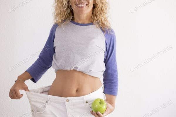 ¿Cómo se pueden llevar pantalones palazzo en un ambiente de trabajo formal?